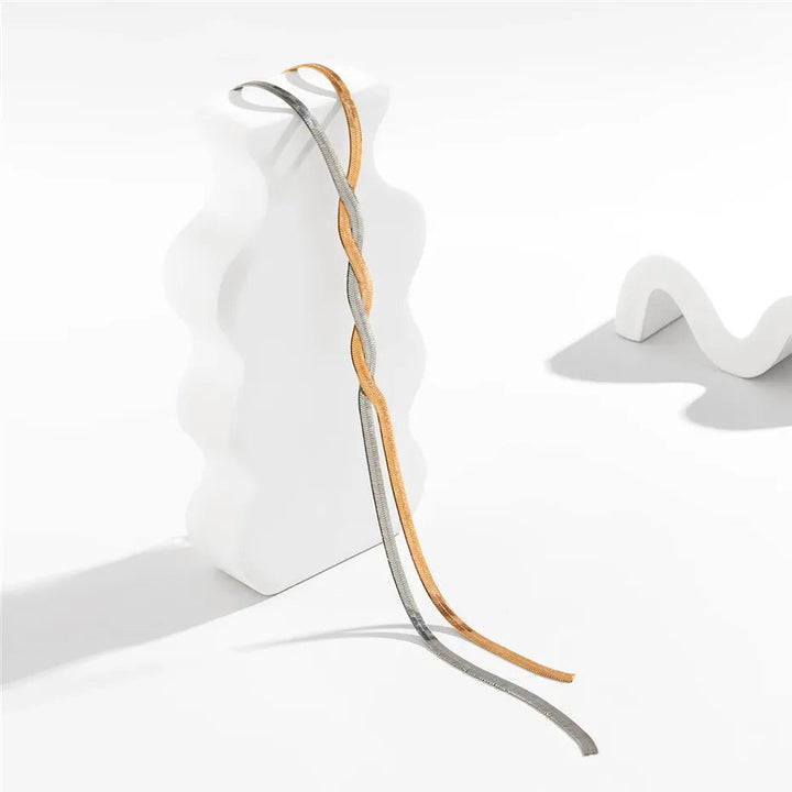 Elegant Lang Halskæde med Justerbart Slangedesign