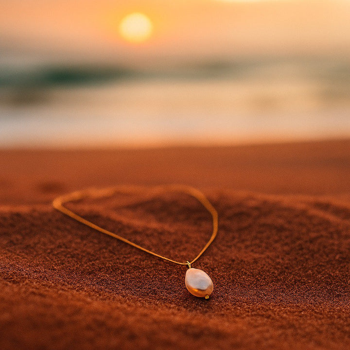 Meredith - Halskæde med Perlevedhæng