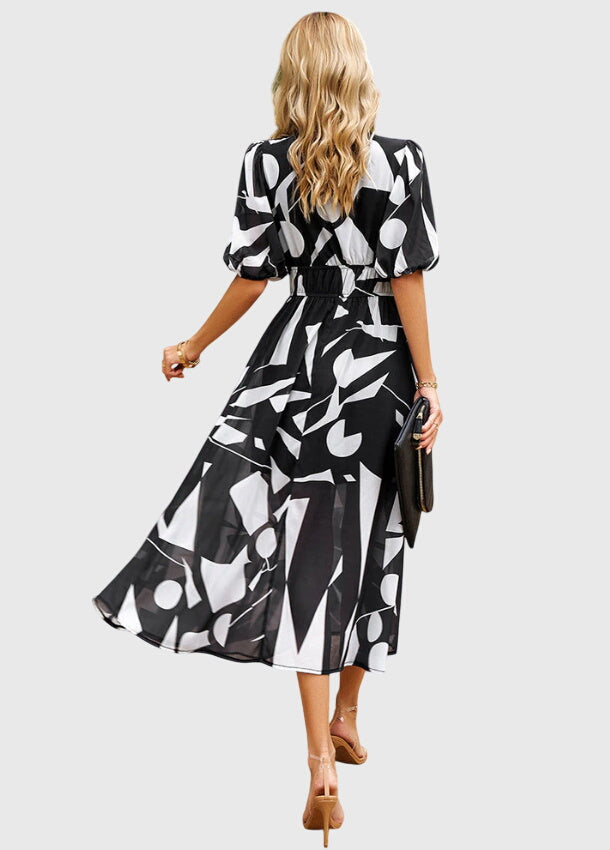 Merlin™ | Flatterende Blomster Midi Kjole