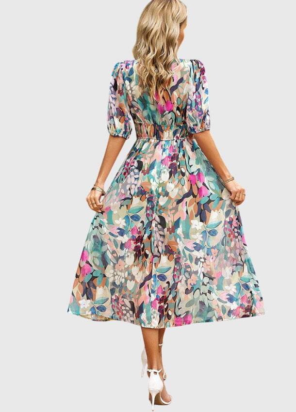 Meerlin™ | Flatterende Blomster Midi Kjole