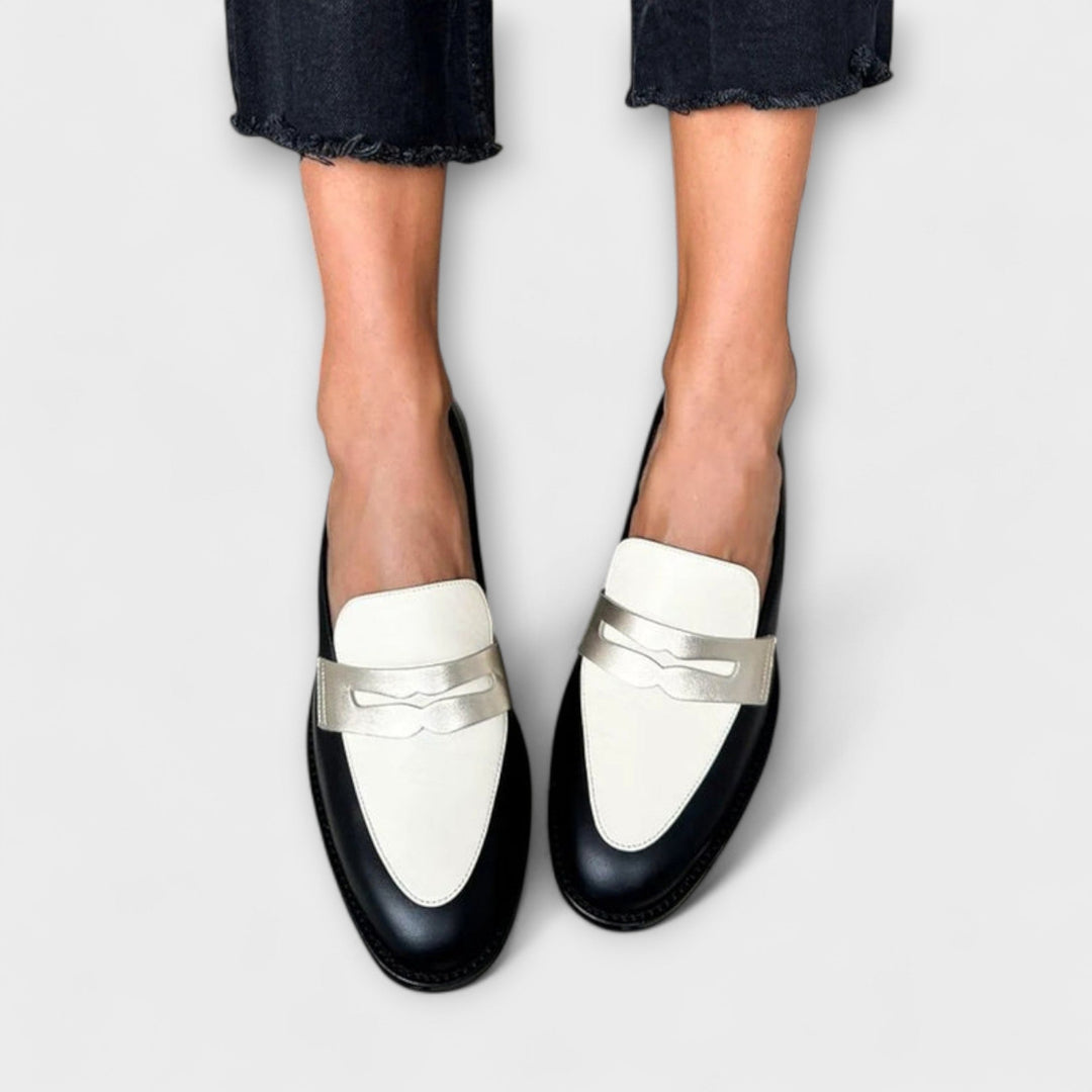 Xara – Sorte Loafers med Metallisk Glans
