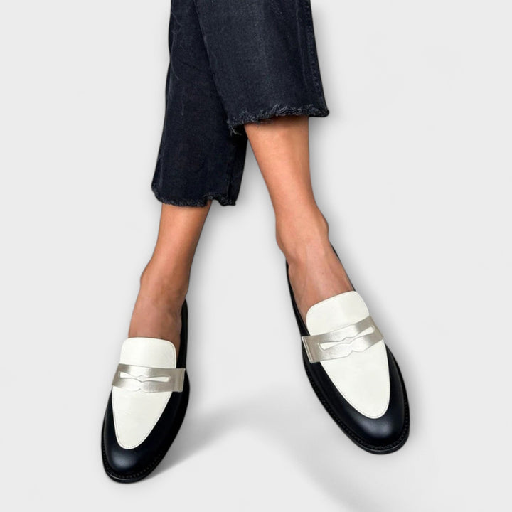 Xara – Sorte Loafers med Metallisk Glans